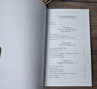 A Floral Grimoire, Plant Charms, Spells, Recipes, and Rituals