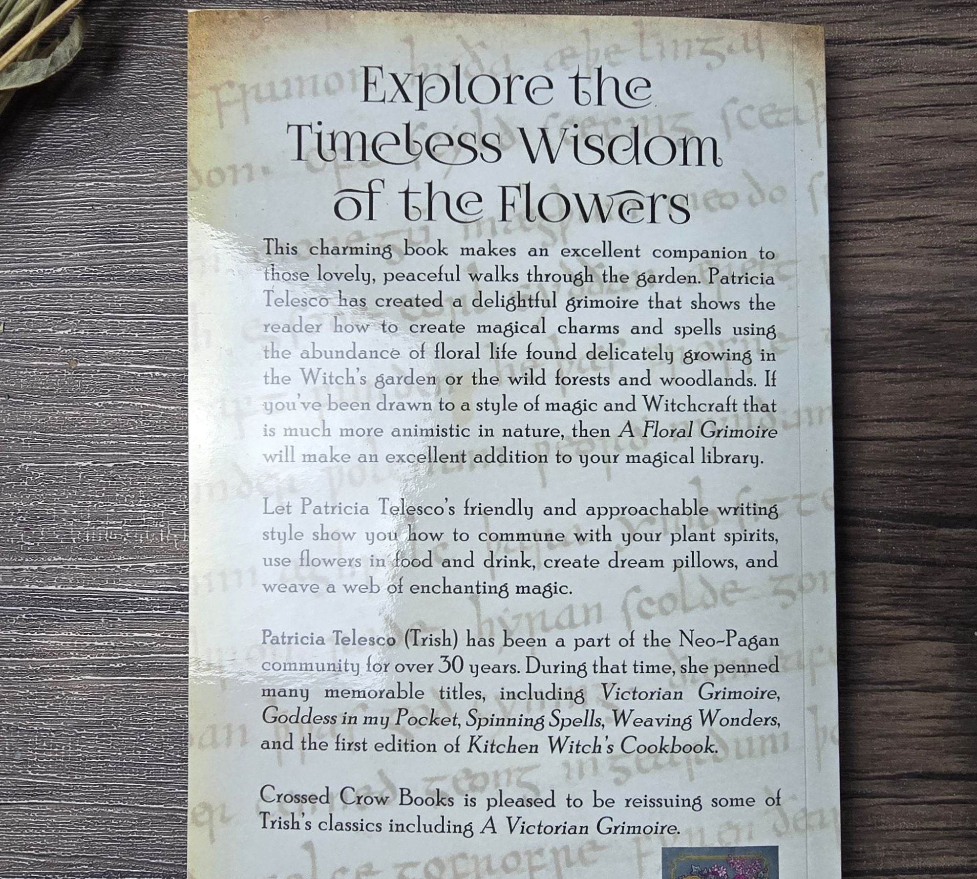 A Floral Grimoire, Plant Charms, Spells, Recipes, and Rituals - Water Moon Shop