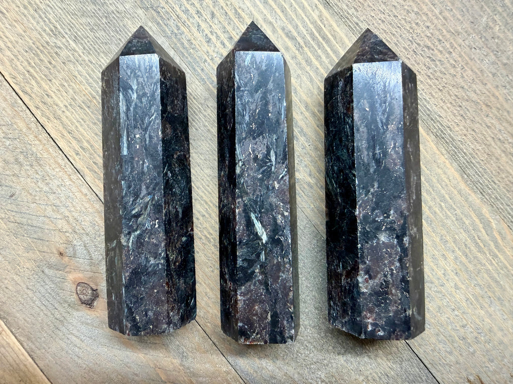 Arfvedsonite tower point size comparison — 3.5 to 4 inch