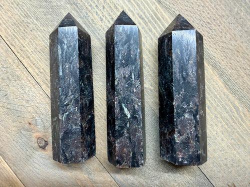 Arfvedsonite tower point size comparison — 3.5 to 4 inch