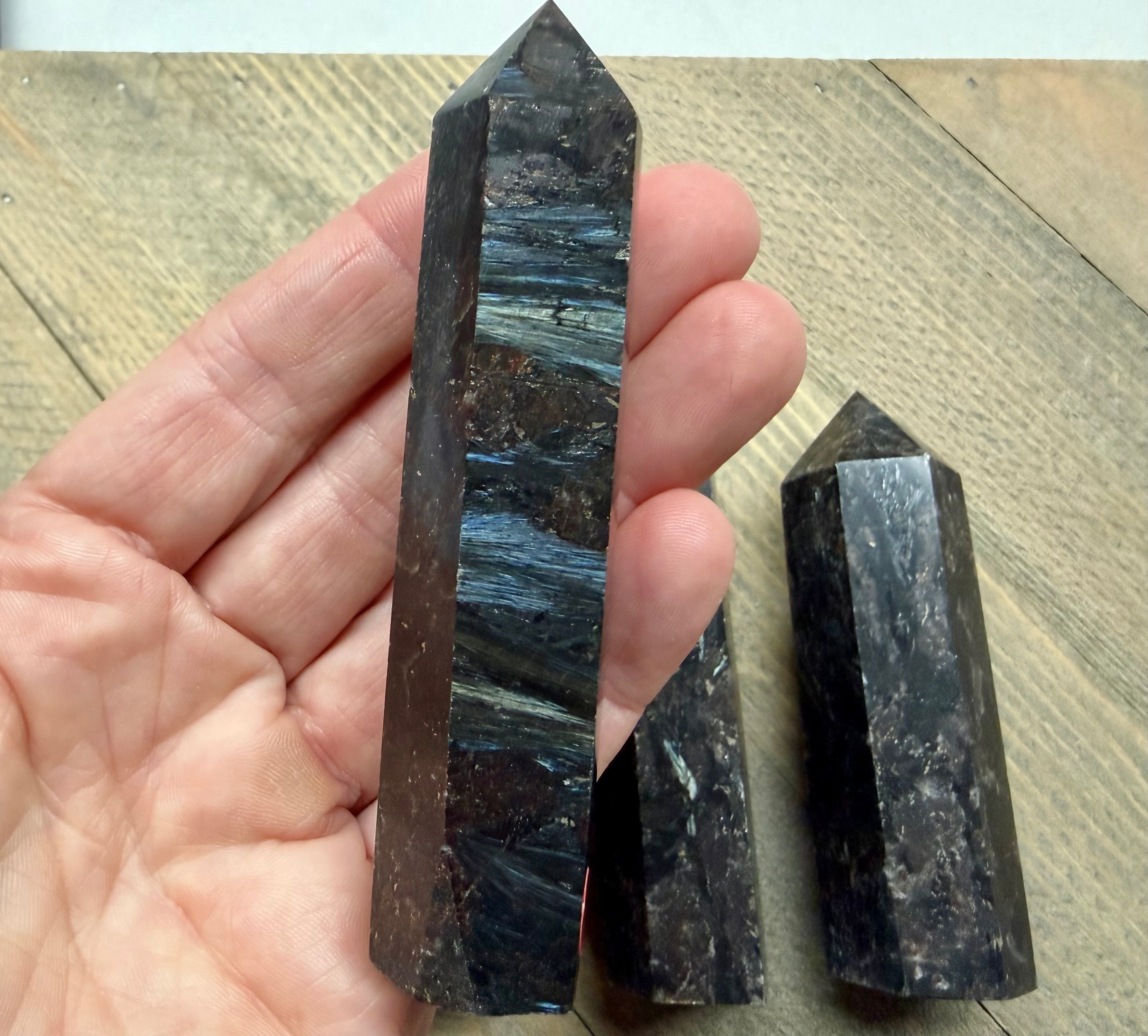 Arfvedsonite tower point showing blue flash